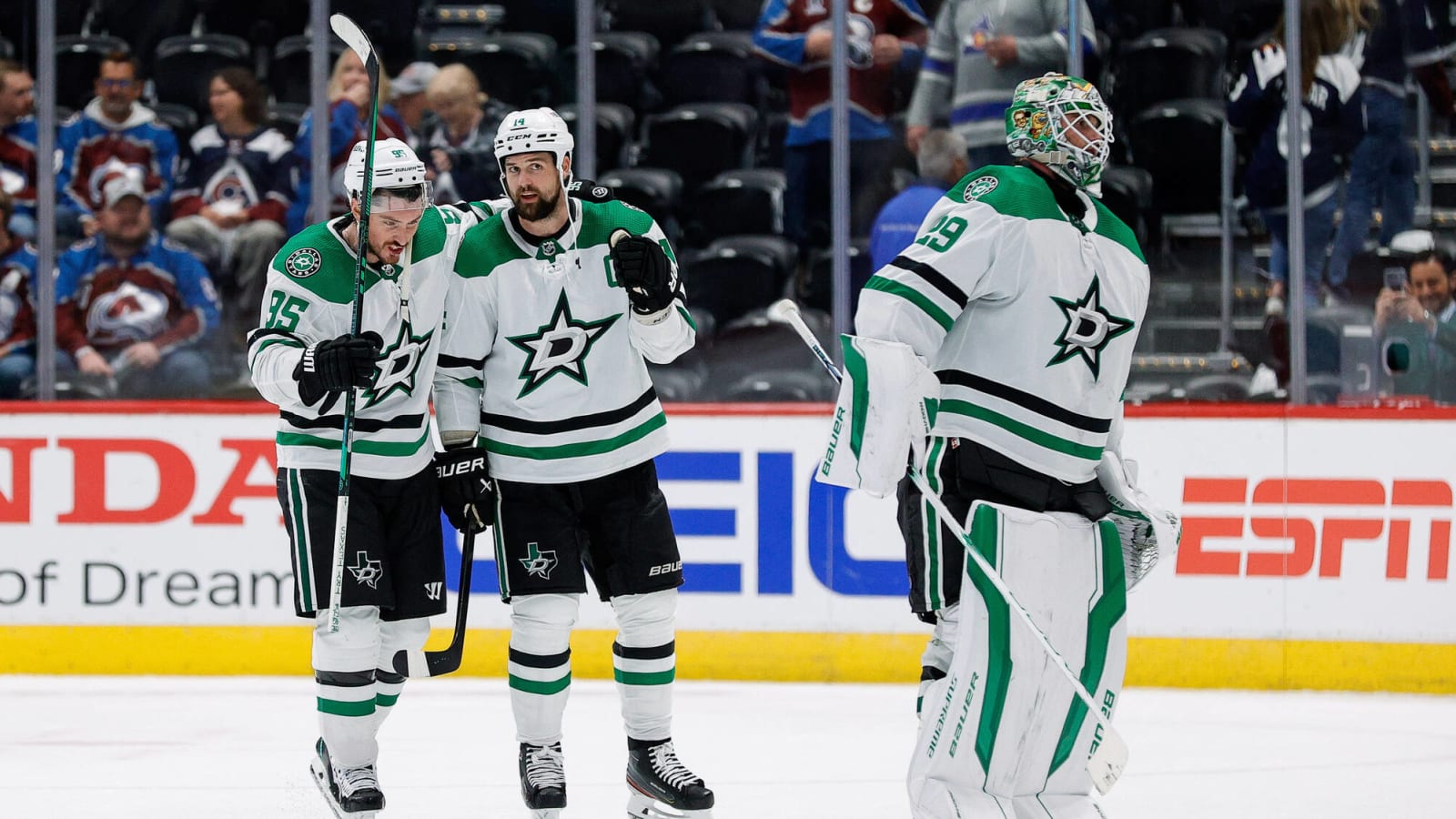 Chris Tanev of the Stars leaves Game 4 due to lower-body injury