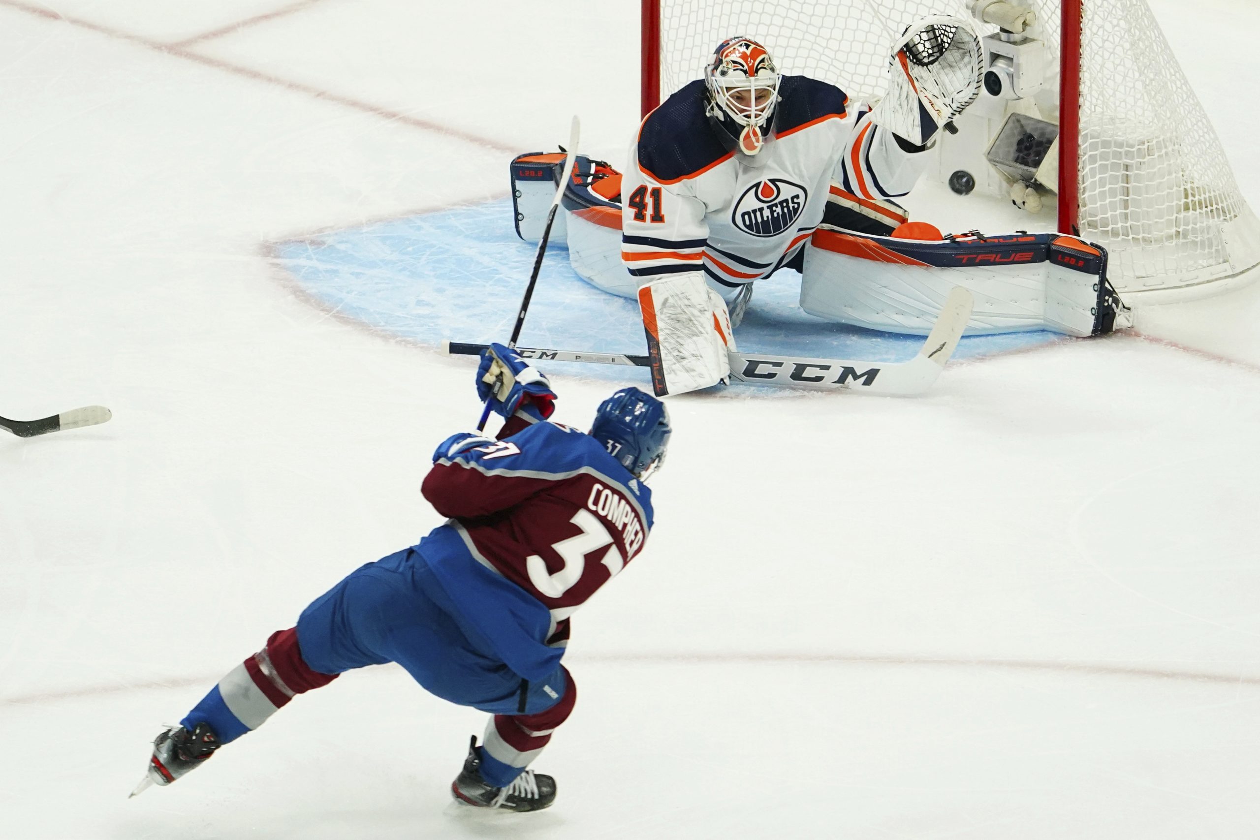 Edmonton Oilers score two goals in 51 seconds to secure victory in Game 4