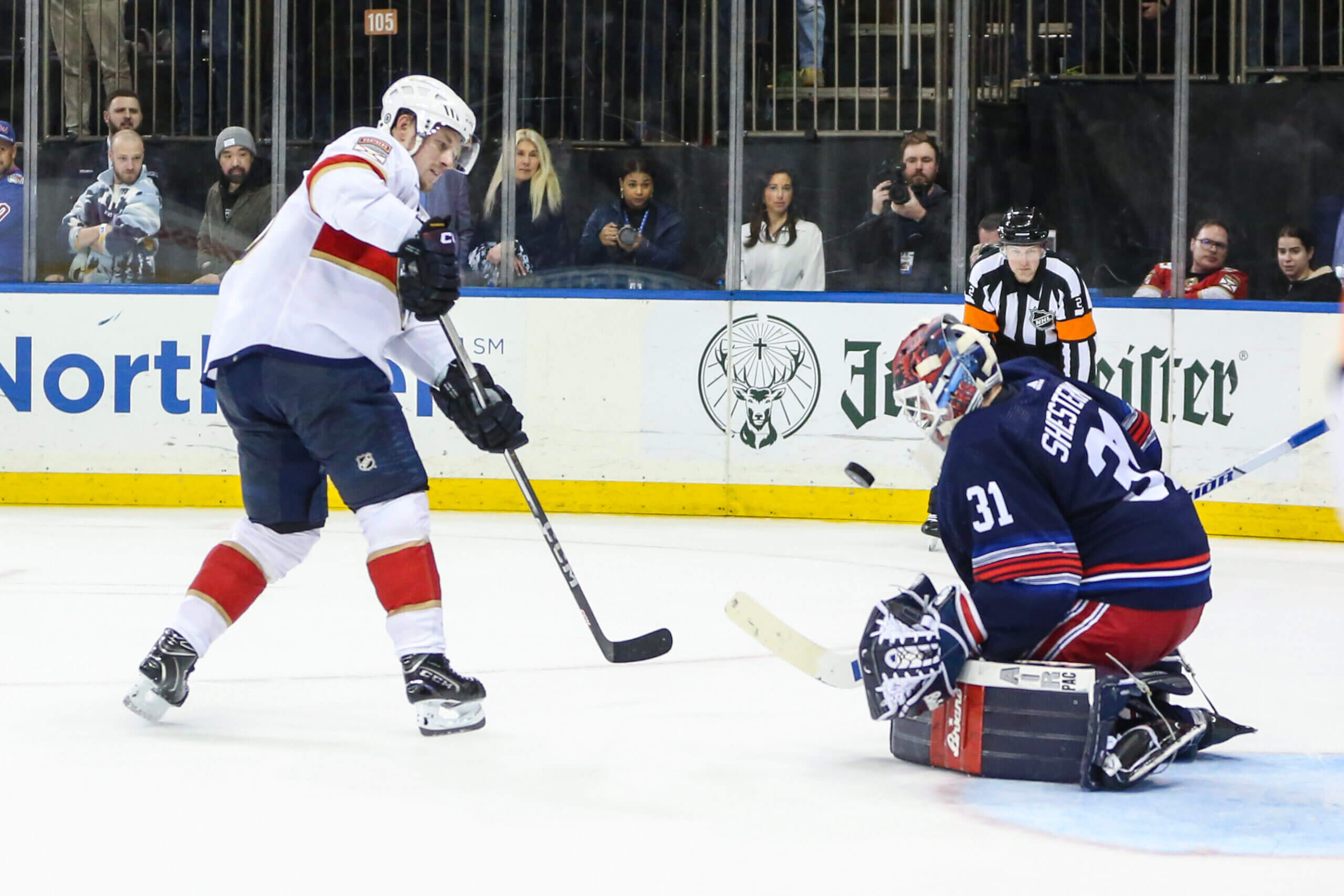 Shesterkin’s impressive glove save prevents Reinhart from scoring