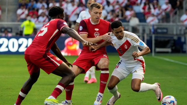 Argentina secures spot in Copa America quarterfinals with thrilling victory against Chile