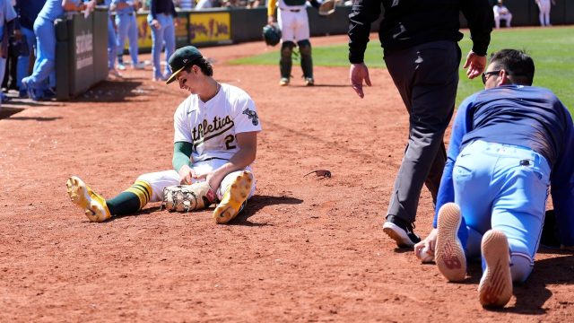 Blue Jays struggle to reach .500 against Brewers due to hitting woes