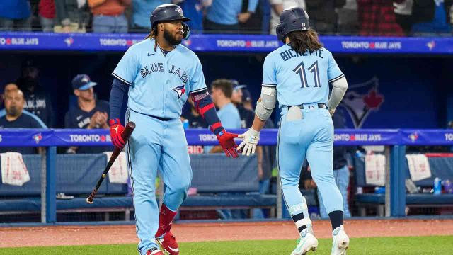 Blue Jays’ successful move of Guerrero Jr. to third base leads to victory against Pirates