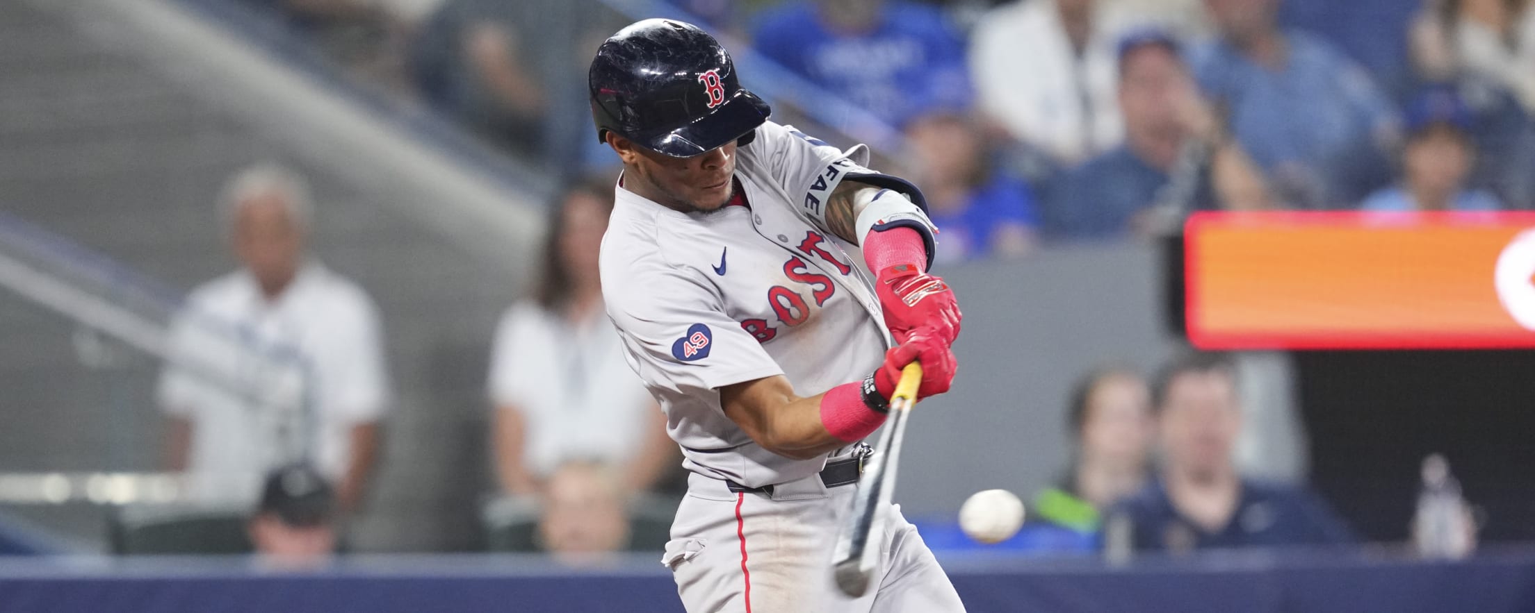 Boston Red Sox defeat Toronto Blue Jays 4-3 in MLB game highlights