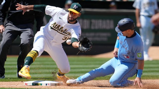 Collision between Blue Jays’ Kikuchi and Athletics’ Soderstrom during obstruction play