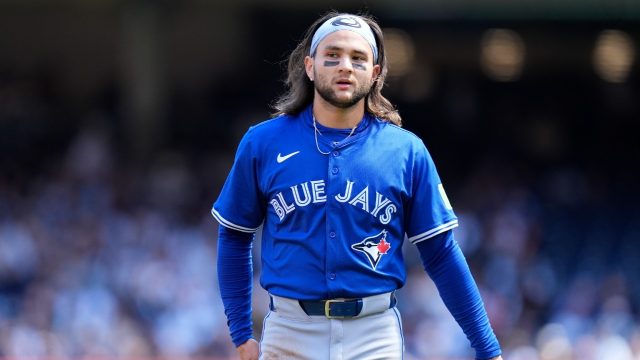 George Springer of the Blue Jays hits two home runs in consecutive innings against the Yankees