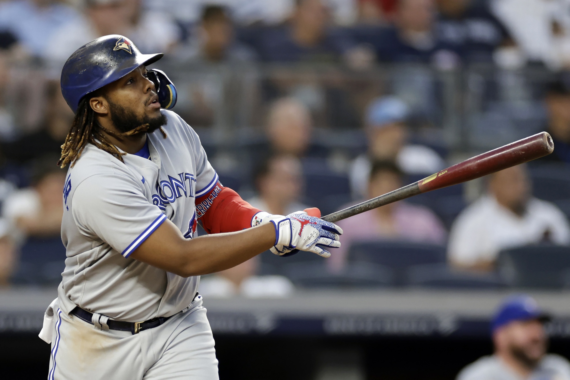 Guerrero Jr. hits two-run homer to give Blue Jays early lead