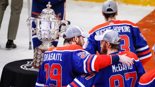 Oilers and Panthers Maintain Distance from Conference Championship Trophies Due to Superstitions