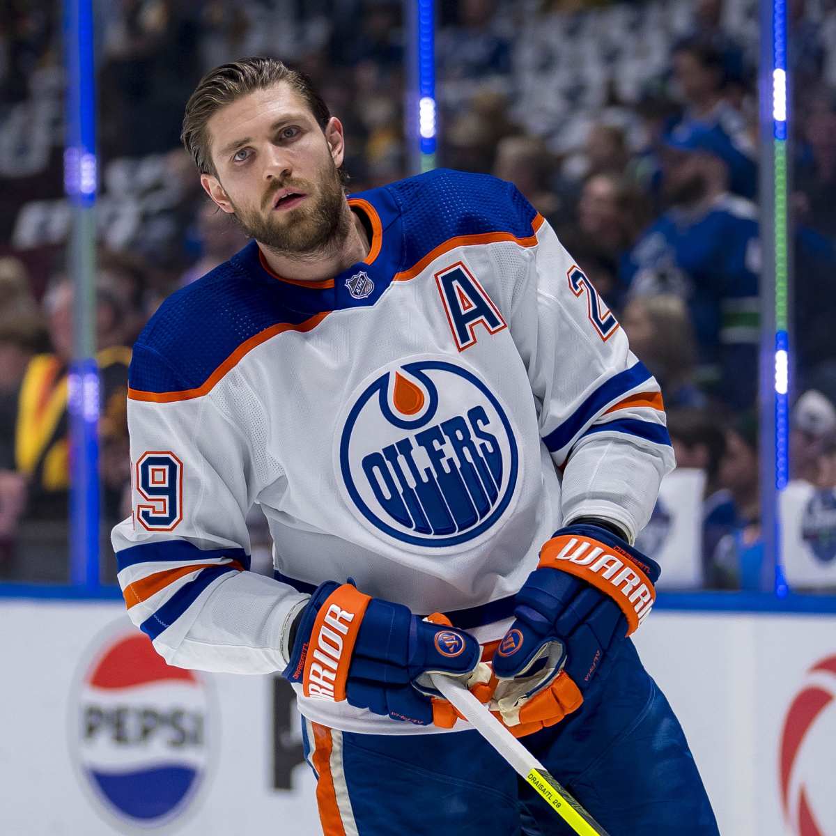 Oilers' Coach Knoblauch Shares Updates on Nurse and Kane's Injuries