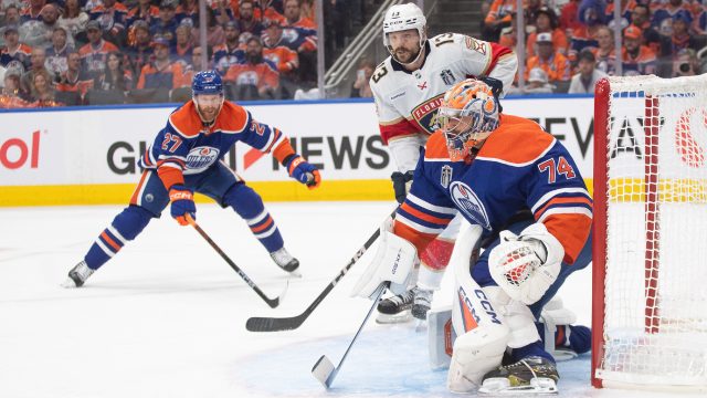 Panthers celebrate Game 3 win in Edmonton with playful jab at Alberta's rat-free status