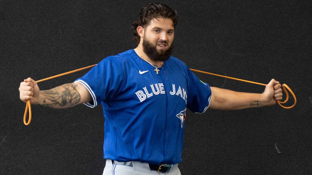 Varsho of the Blue Jays makes impressive catch at warning track to prevent Tellez from getting extra bases