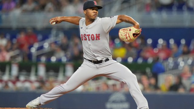 Abbott and bullpen lead Reds to victory over struggling Yankees