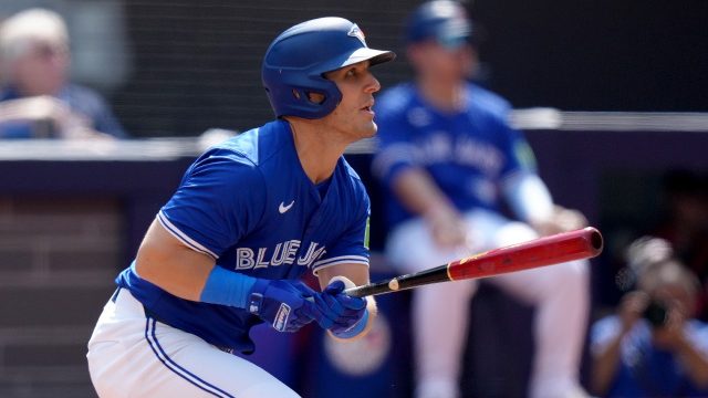 Bo Bichette of the Toronto Blue Jays leaves game against San Francisco Giants due to right calf soreness