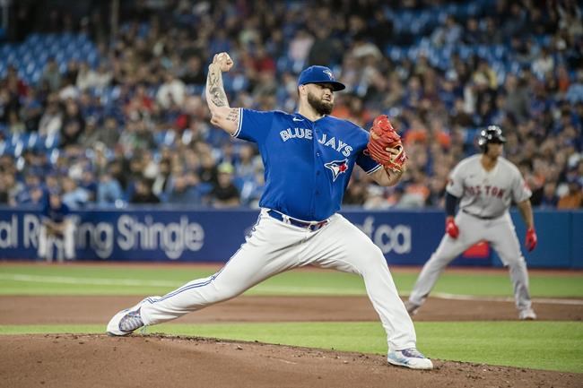 Castillo’s dominant pitching leads to low-scoring victory over Blue Jays