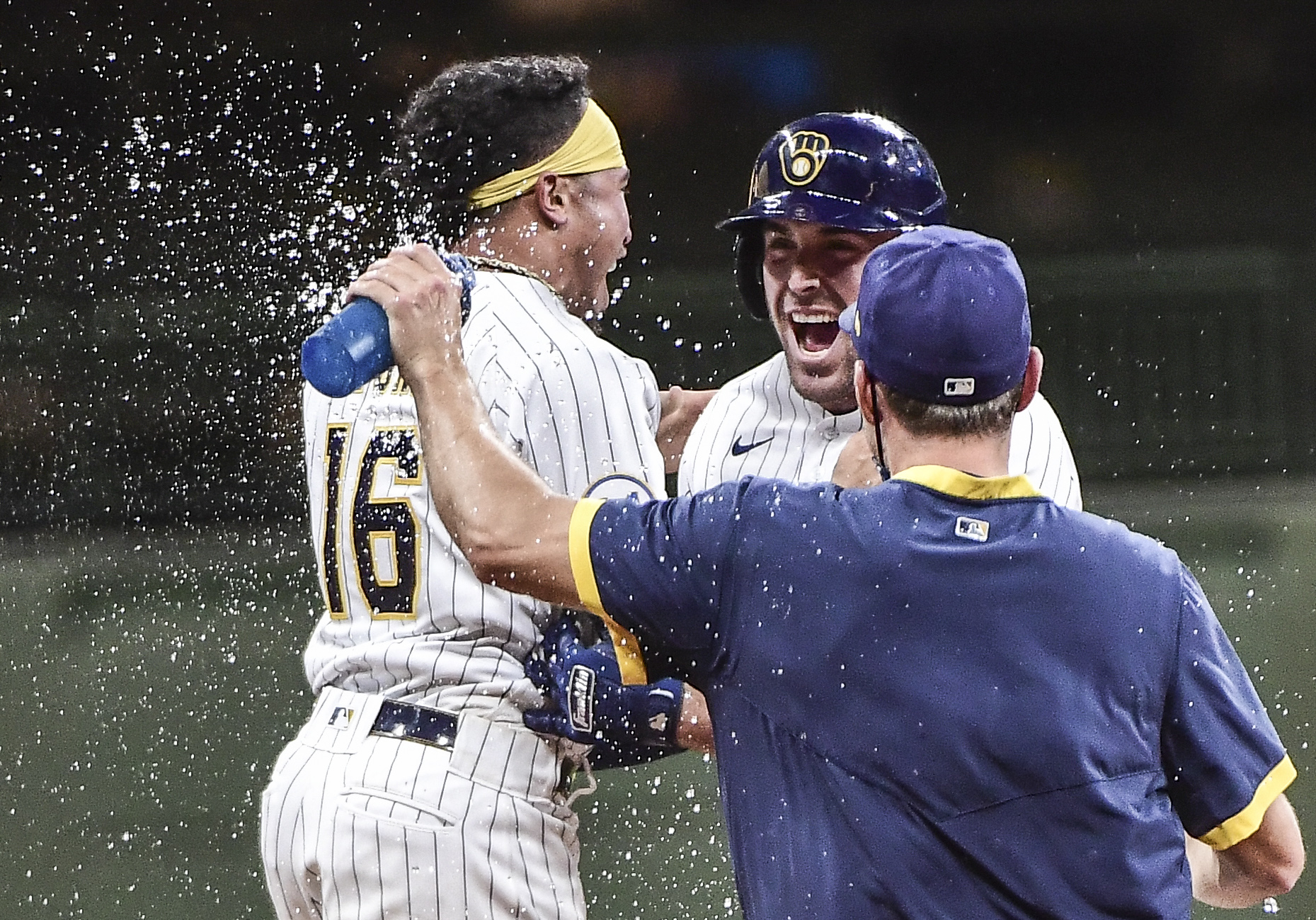 Dodgers' Smith hits third home run to tie game against Brewers late in the game