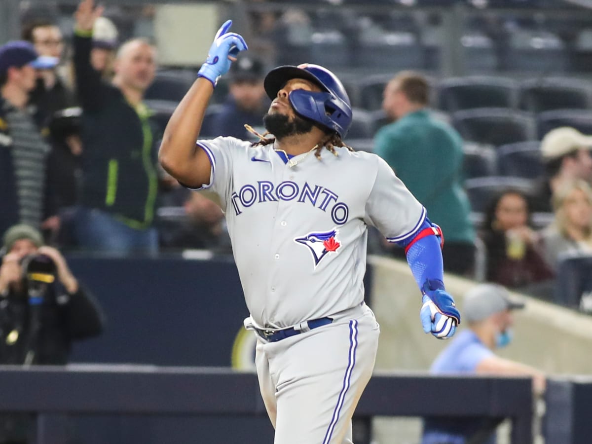 Guerrero Jr. hits a two-run home run to center field