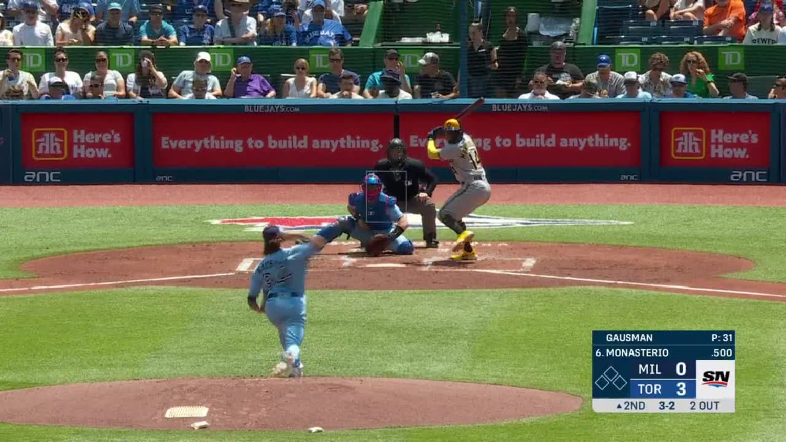 Kevin Kiermaier of the Blue Jays makes incredible diving catch with full effort