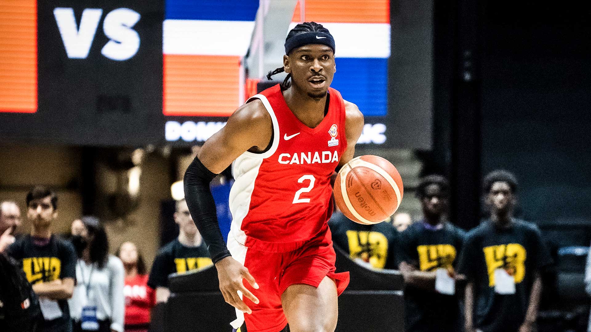 Shai Gilgeous-Alexander of Canada makes impressive step-back three-pointer against France