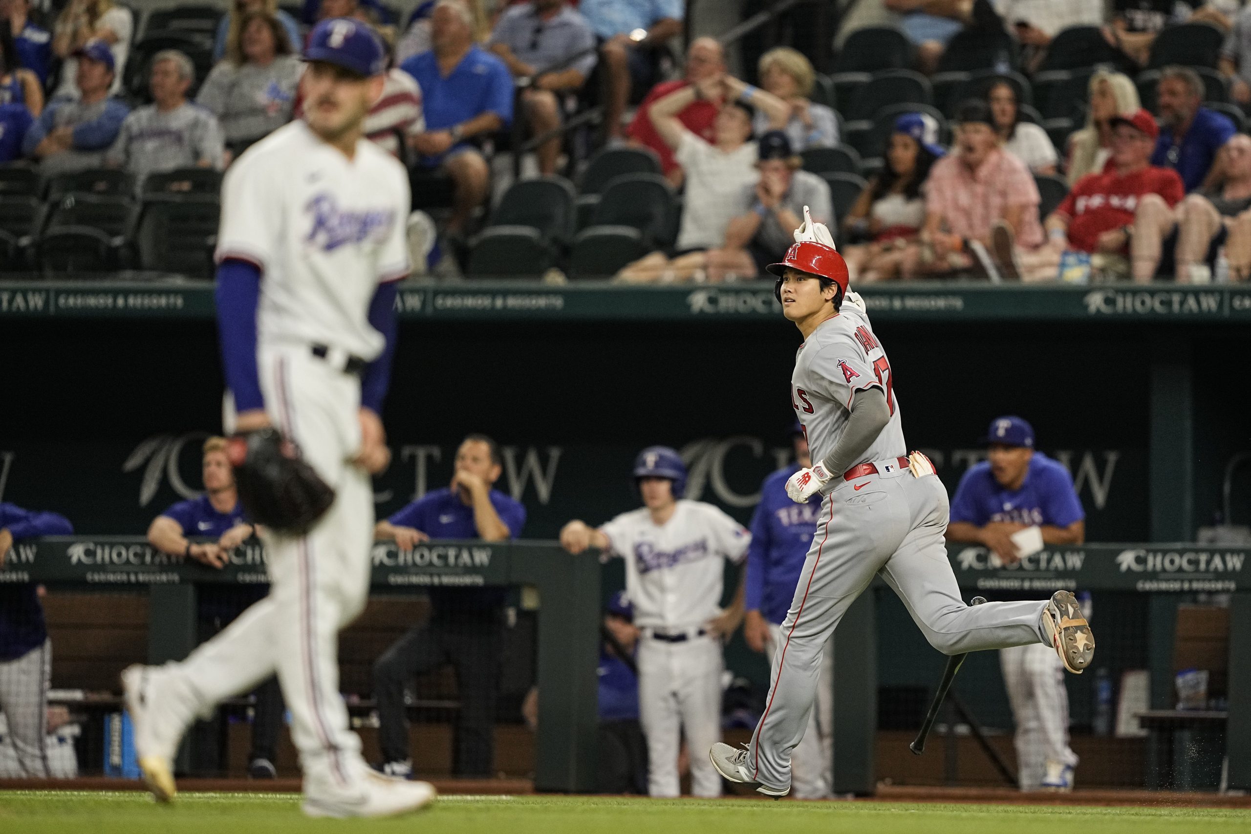 Shohei Ohtani hits 200th career home run with solo blast