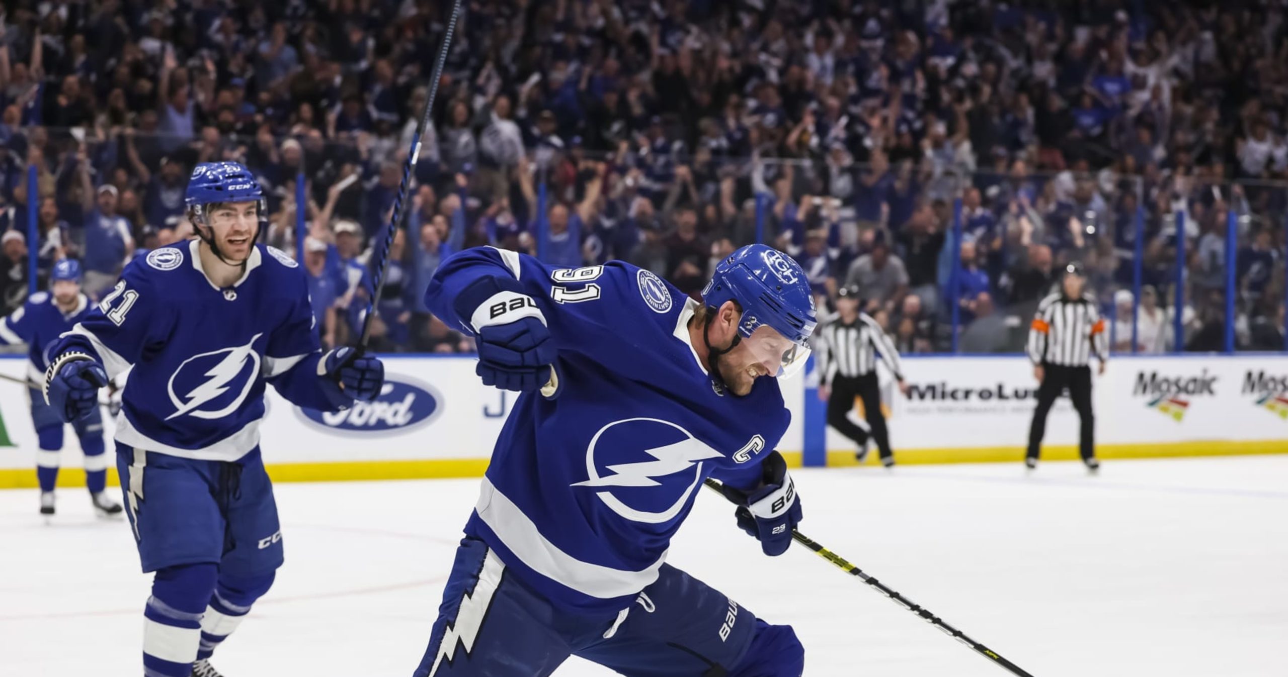 Steven Stamkos agrees to a four-year contract with the Nashville Predators