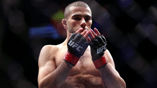 Tom Aspinall Defeats Curtis Blaydes by TKO to Retain Interim Heavyweight Title at UFC 304