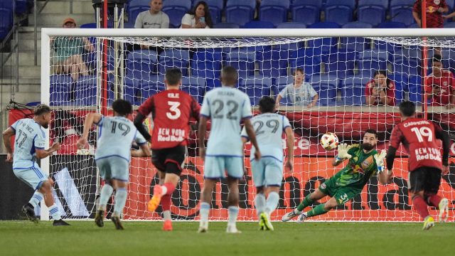 Whitecaps defeat Sporting Kansas City with key substitutes playing a crucial role