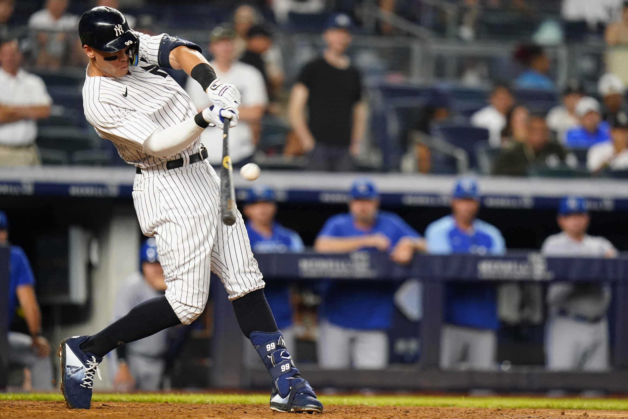 Aaron Judge Hits 40th Home Run, Smashing it 477 Feet