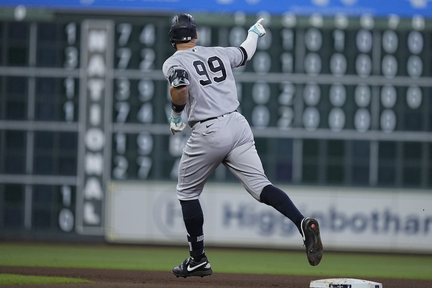 Aaron Judge of the Yankees sets record as fastest player to reach 300 home runs