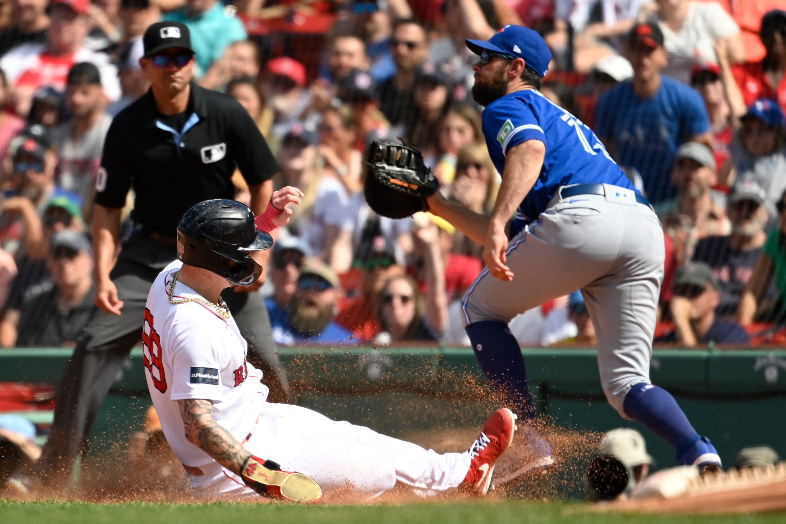 Blue Jays defeat Red Sox 4-1 in MLB Game 1