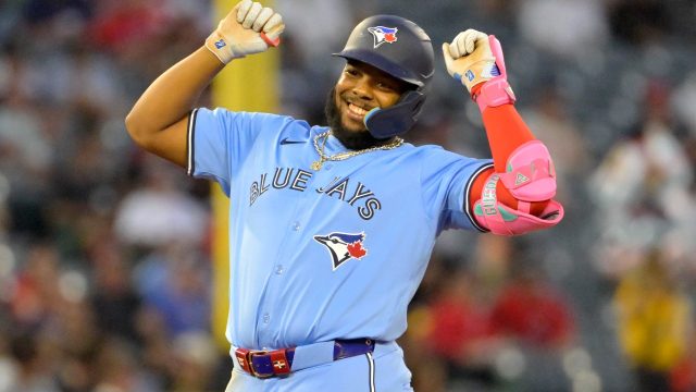 Blue Jays make roster move, recalling Nathan Lukes and optioning Steward Berroa to triple-A