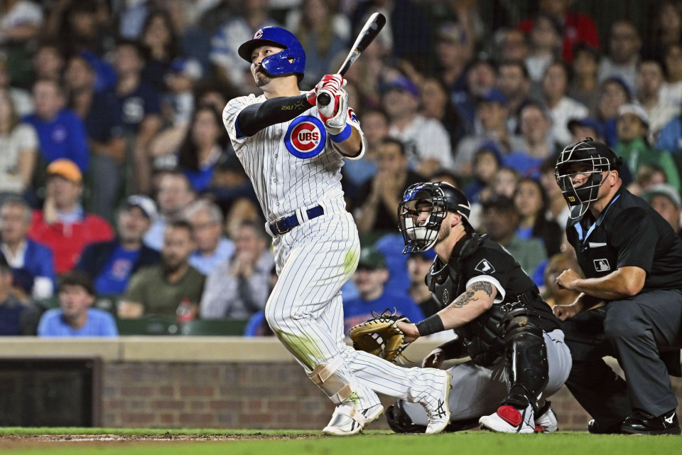 Chicago Cubs hit two consecutive solo home runs to take the lead against Toronto Blue Jays