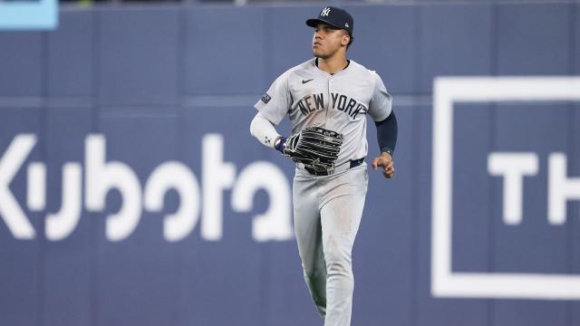 De Los Santos of the Blue Jays Achieves First Major League Hit