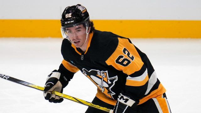 McGroarty signs entry-level contract with Penguins for three years following trade