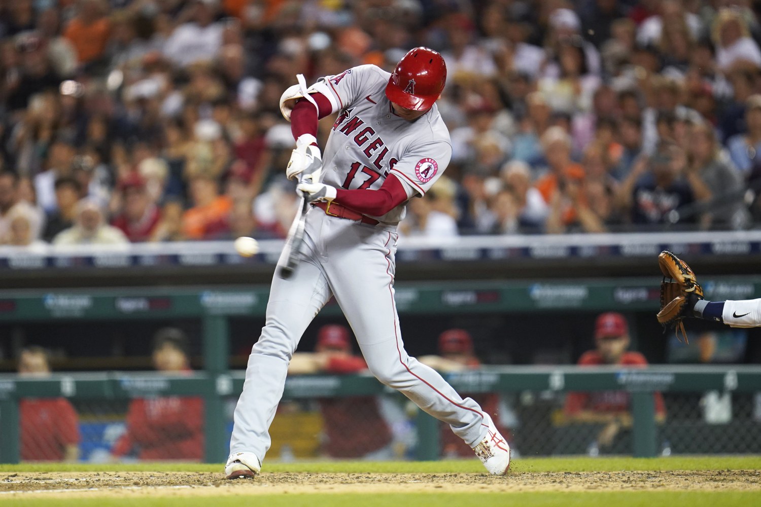 Ohtani Returns to First Base after Solo Home Run