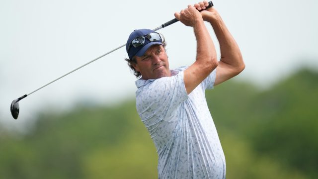 Putting Tip from Caddie Helps Parel Take Lead at Rogers Charity Classic