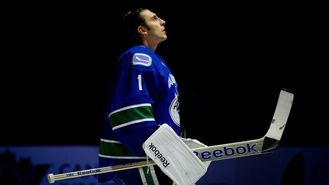 Roberto Luongo enjoys day with family and fans while eating poutine out of Stanley Cup