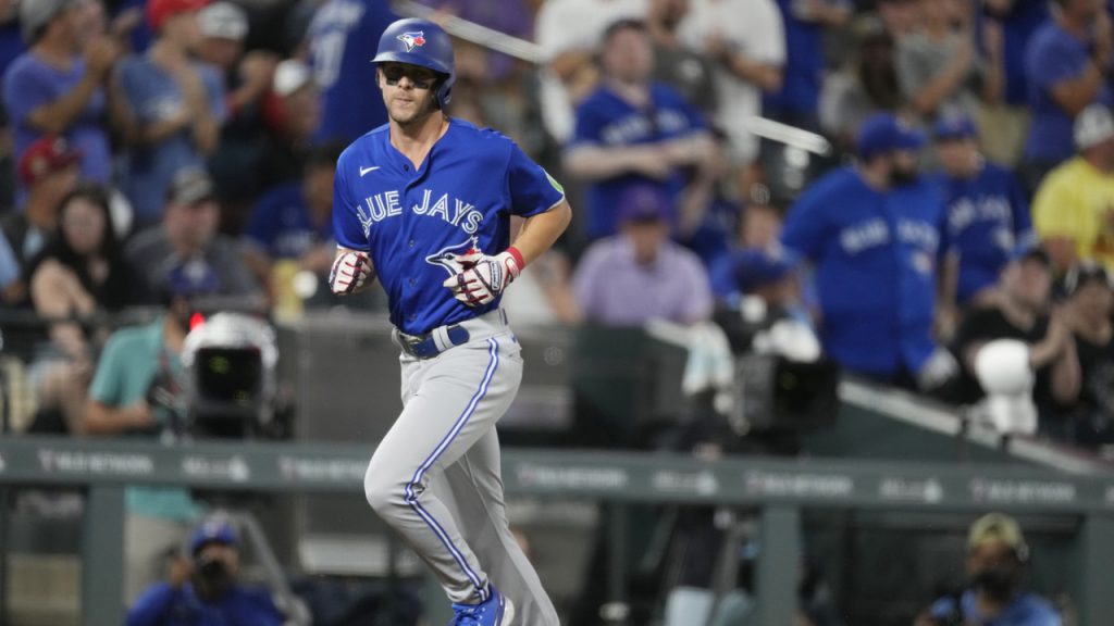 Schneider quickly steals 2nd base from former teammate Danny Jansen