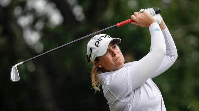 Shin takes advantage of Korda's back-nine struggles to lead by one at Women's British Open