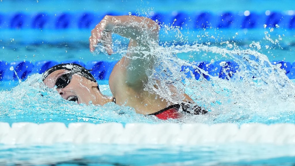 Summer McIntosh earns her third gold medal of the Olympics with a victory in the 200m IM