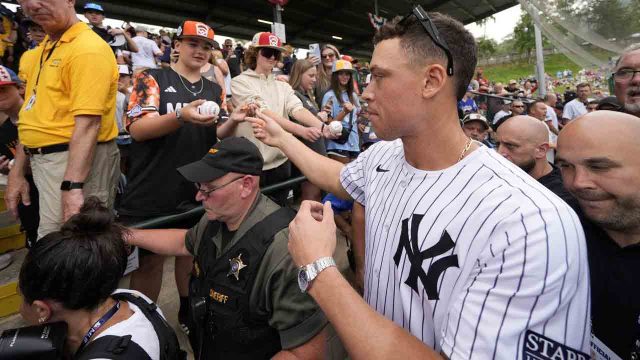 Team Canada Participates in the 'Soto Shuffle' at Little League Classic