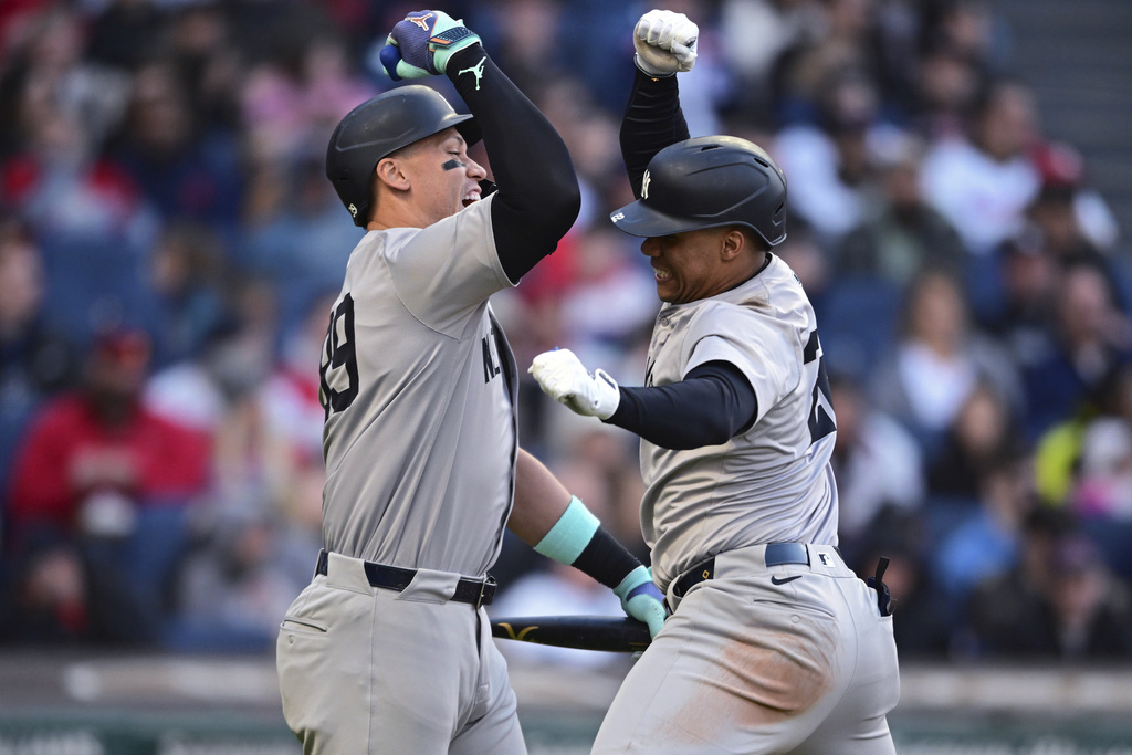 Unique Double Play Executed by Yankees After Ball Hits Center-Field Wall