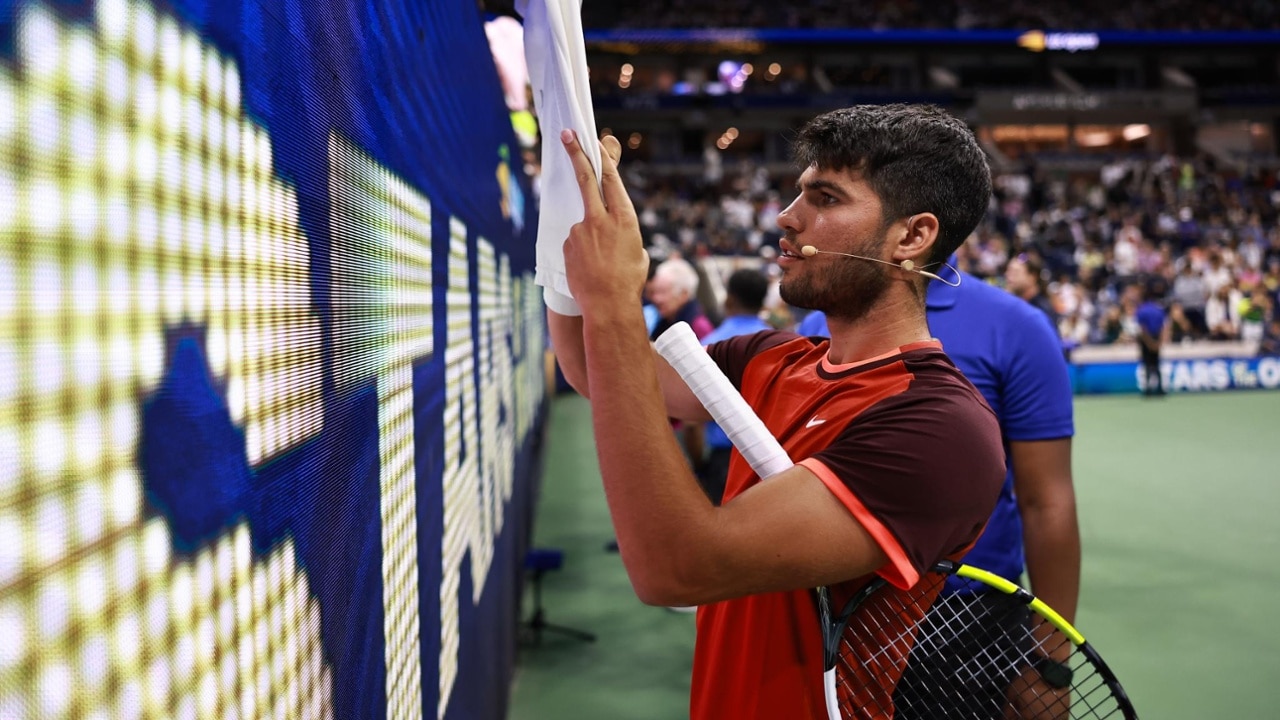 Van de Zandschulp defeats Shapovalov in straight sets at US Open