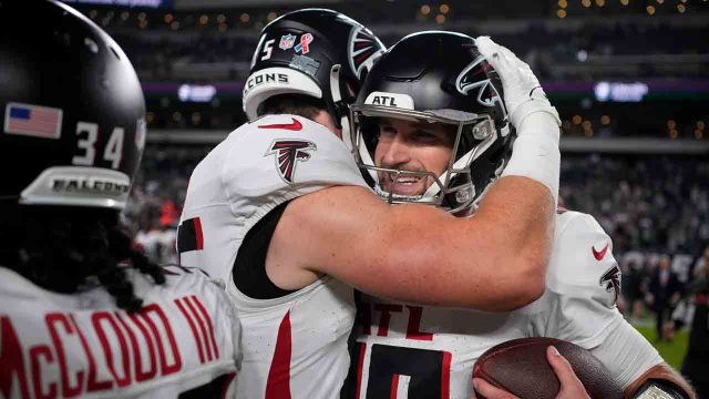 Atlanta Falcons defeat Philadelphia Eagles 22-21 in NFL game highlights