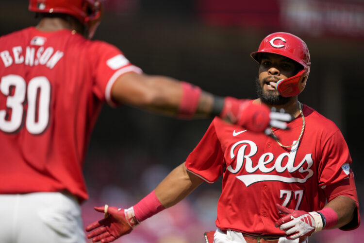 De La Cruz of the Reds hits first career grand slam home run