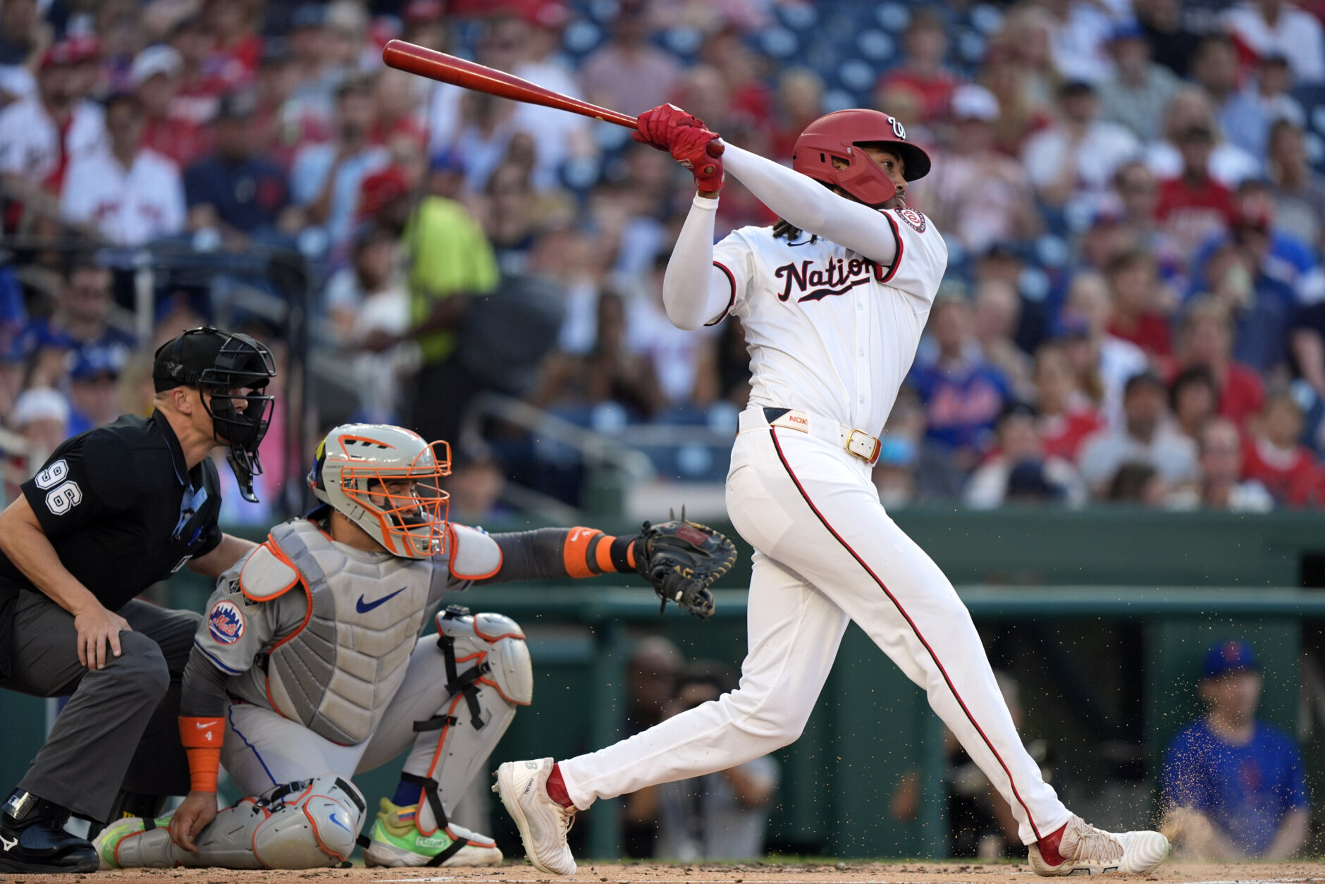 Hampson’s Well-Timed Catch at Wall Denies Alvarez Home Run