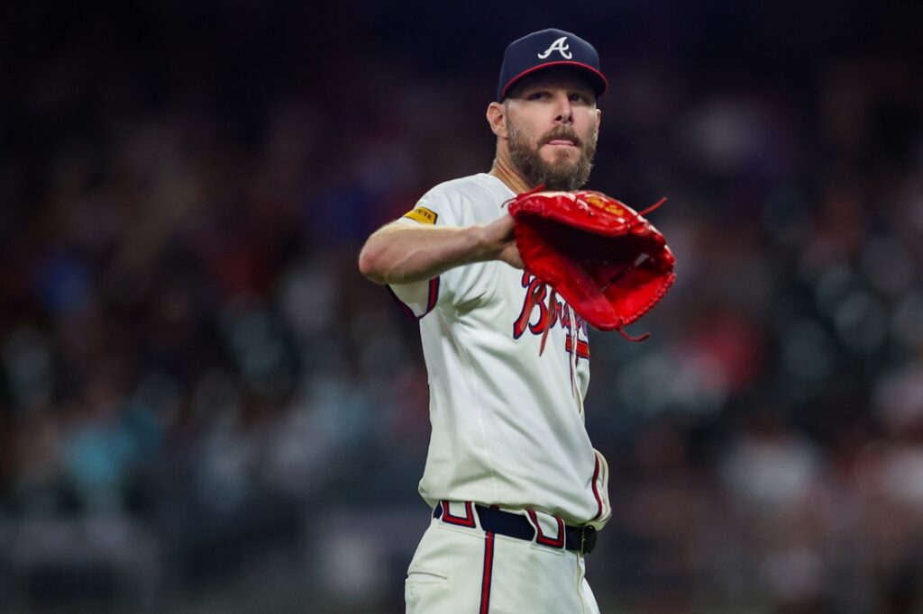 Horwitz of the Blue Jays hits a two-run go-ahead home run against the Braves in golf-themed game