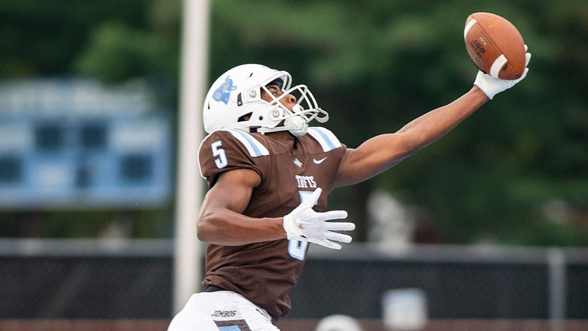 Hudson of the Trojans makes an impressive one-handed catch