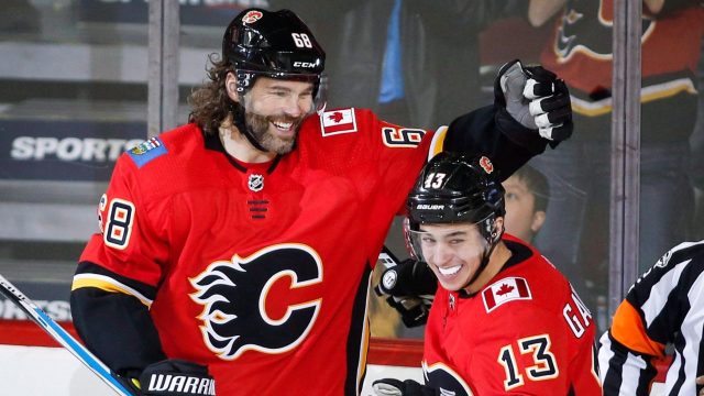 Jarome Iginla, a former flame, honors the Gaudreau brothers