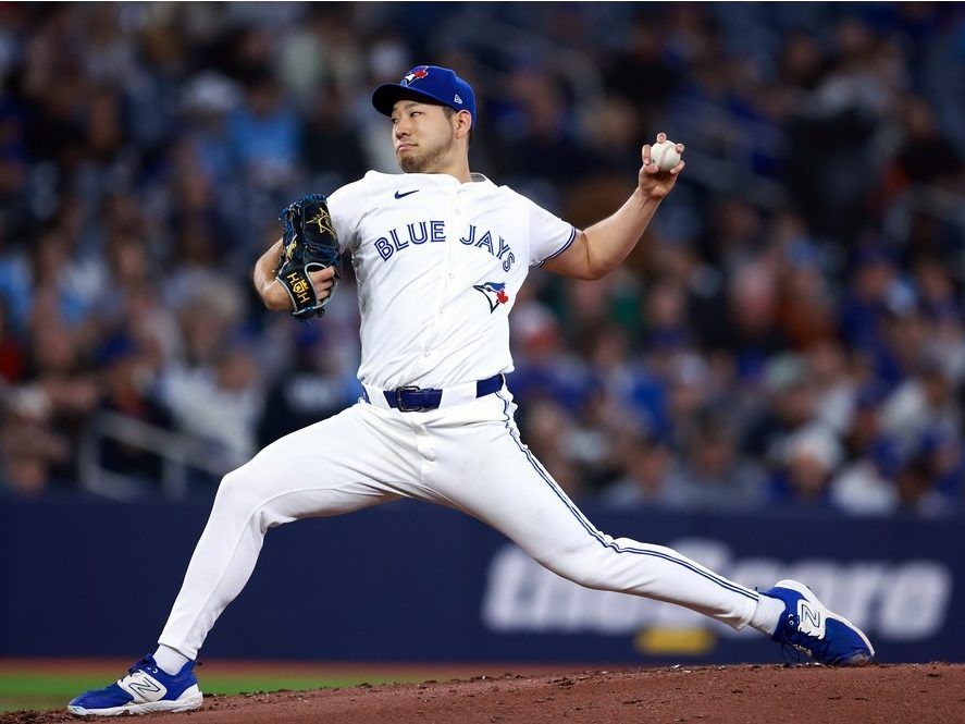 Kirk's deep single secures walk-off win for Blue Jays