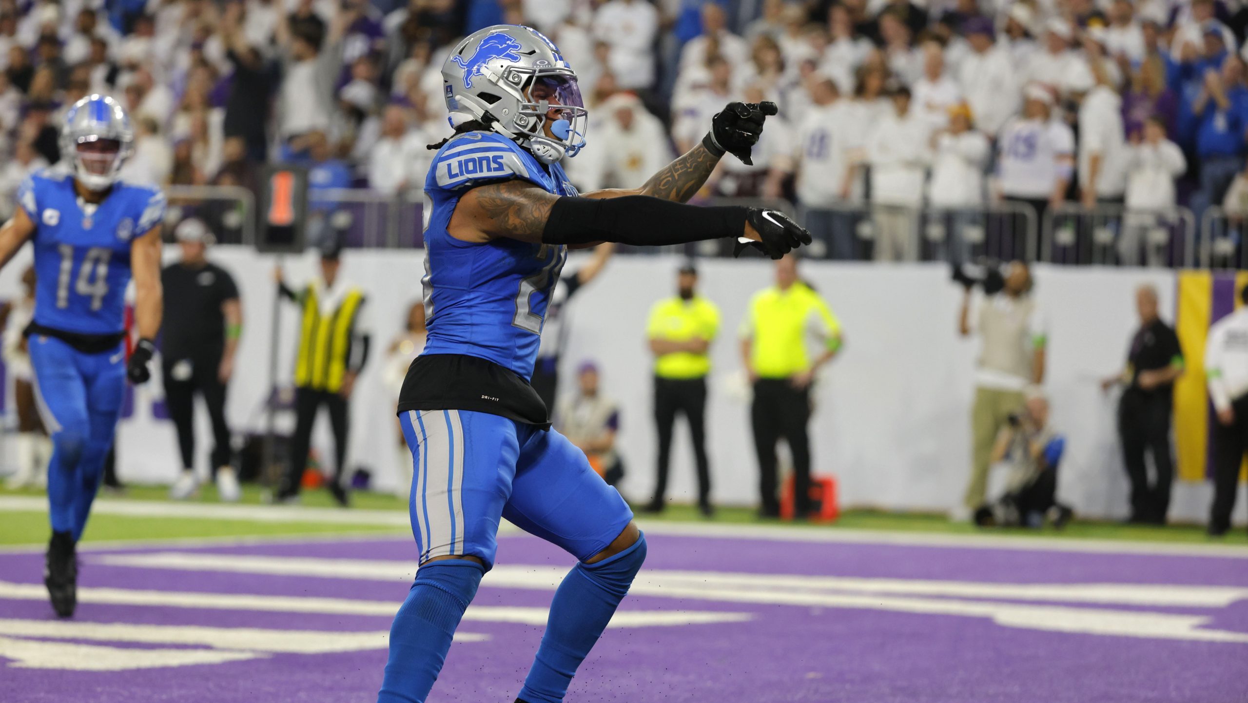 Lions defeat Rams in overtime with Montgomery’s game-winning touchdown run