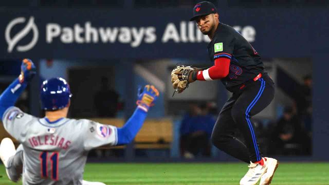 Vladimir Guerrero Jr. of the Blue Jays to play first base against the Mets following foot injury